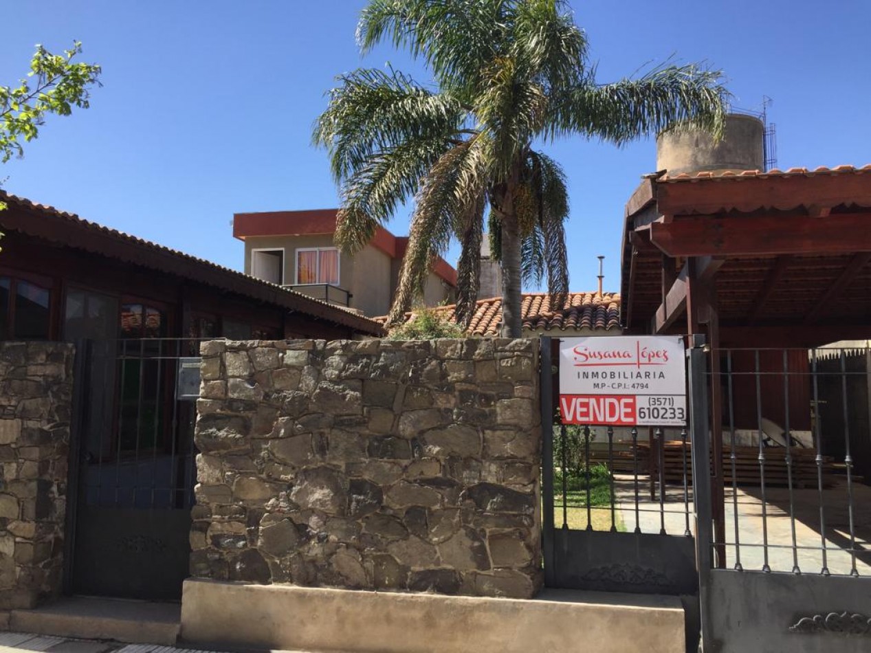 Casa con pileta + 2 departamentos