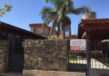 Casa con pileta + 2 departamentos